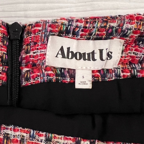 About Use Pocketed Mini Skirt - Picture 3 of 3